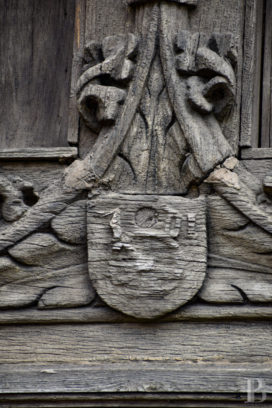 Dans le  Calvados, au pied de la  Basilique de Lisieux un manoir médiéval du 16e siècle - photo  n°2